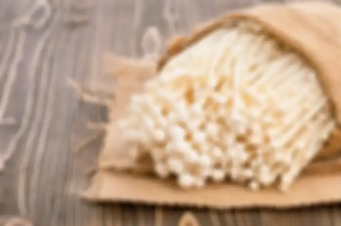 Ilustrasi jamur enoki.