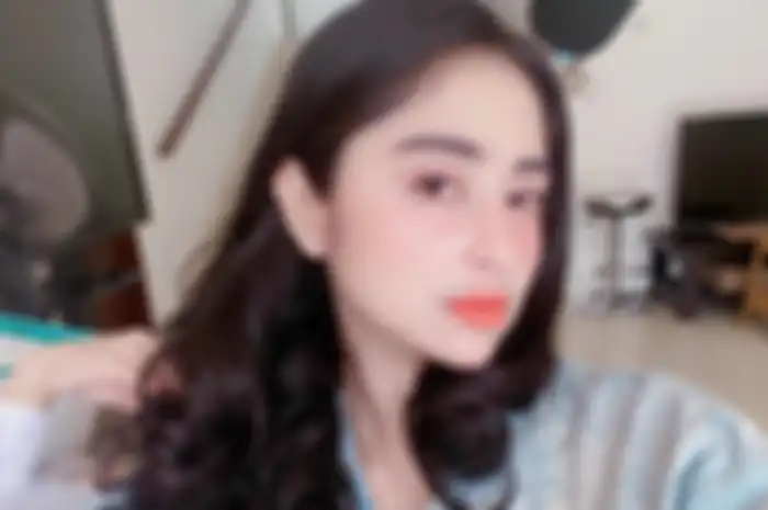 Dewi Perssik   