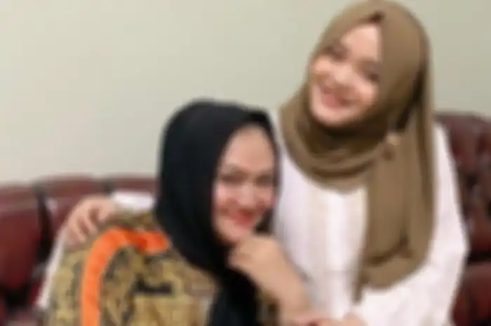 Lina Jubaedah dan Putri Delina