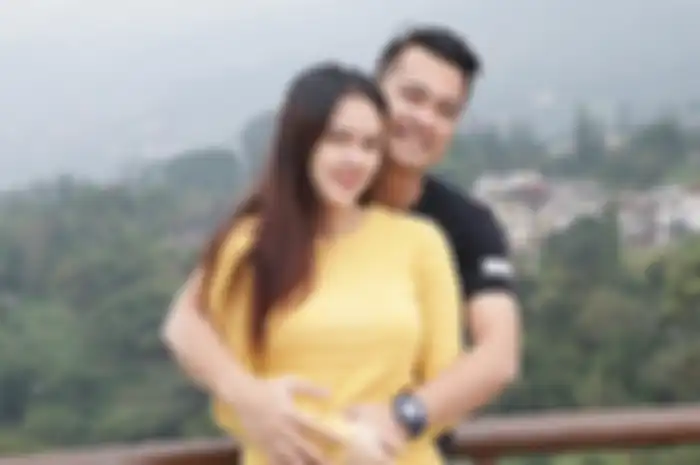 Eza Gionino dan istri