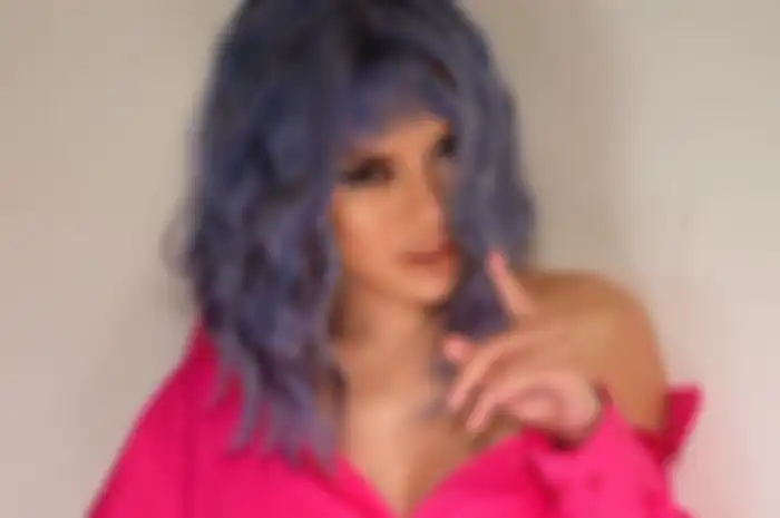 Hilang Timbul di Instagram, Nikita Mirzani Kembali Unggah Potret Seksi dengan Rok Belahan Tinggi Pamer Paha Mulus!