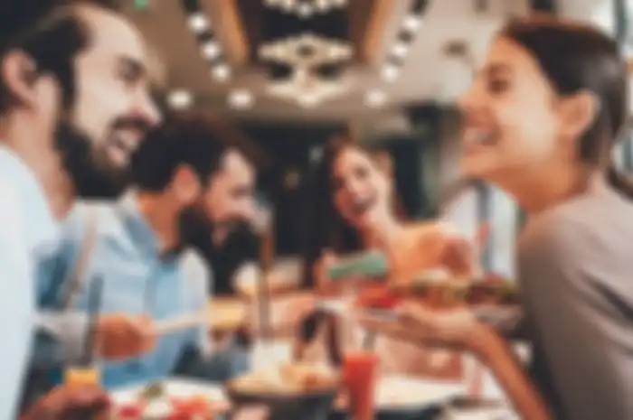 Makan di restoran