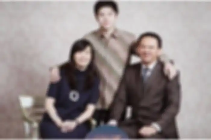 Nicholas Sean memamerkan bukti kekompakan Ahok dan Veronica Tan meski telah bercerai.