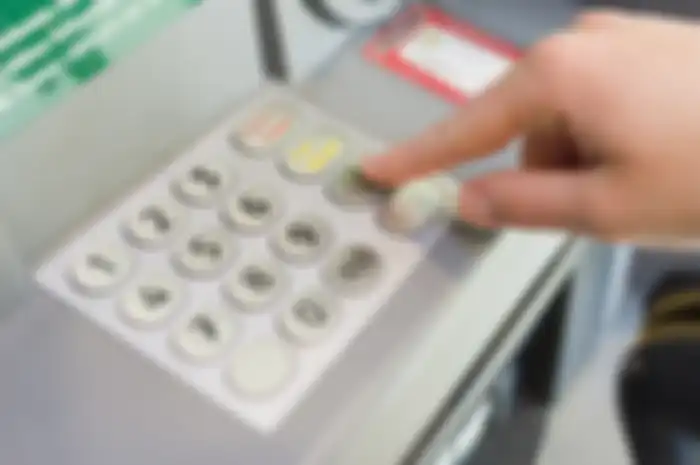 Tips terhindar dari kejahatan berkaitan dengan mesin ATM