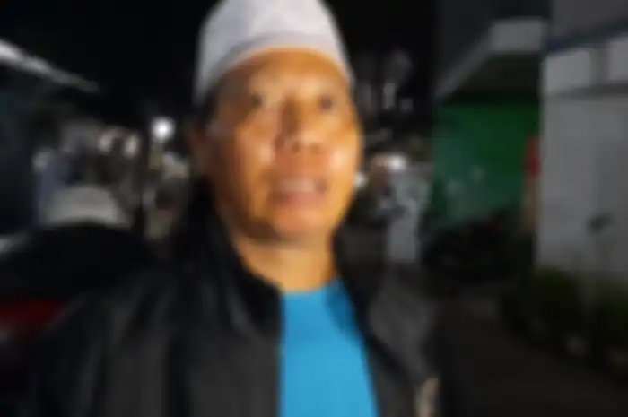 Adik almarhum Omas, komedian Mastur menceritakan kronologi meninggalnya sang kakak kepada  Grid.ID, Kamis (26/7/2020)menyebut malam. Mastur menyebut kalau kakaknya akan dimakam di TPU di dekat rumah duka.