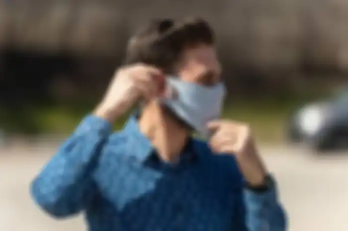 Benerin masker mulu, bro