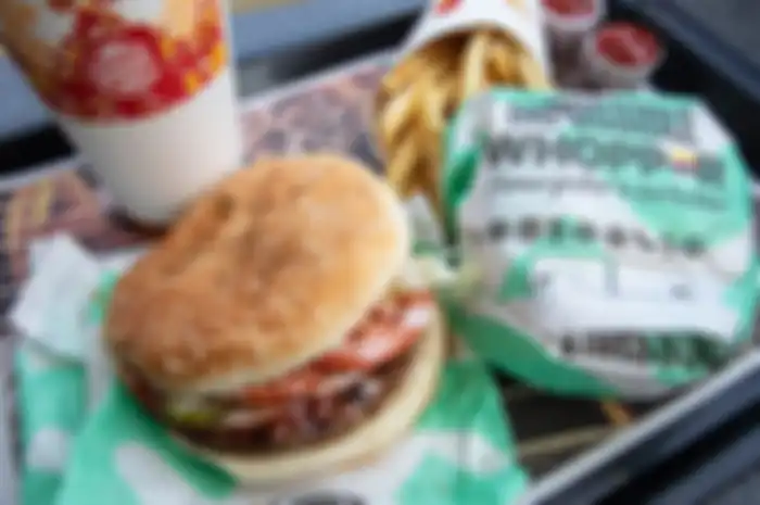 Ilustrasi makanan basi yang dijual burger king di China