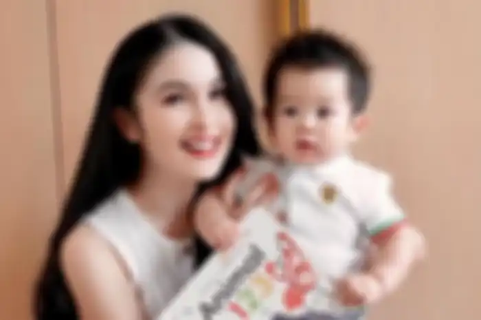 Sandra Dewi dan Mikhael Moeis
