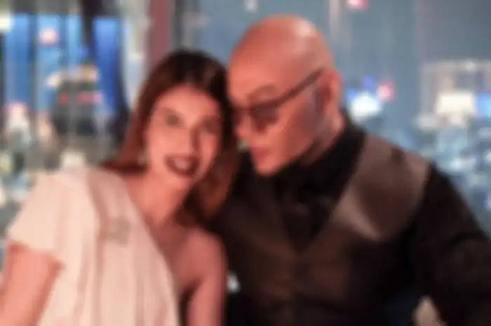 Tak Terdengar Kabar Putus, Deddy Corbuzier Tiba-tiba Pamer Pacar Baru di Media Sosial, Sabrina Chaerunnisa Sampai Meradang: Gue Bales Lo!