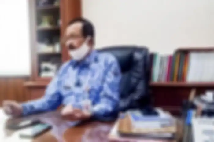 Achmad Purnomo saat berada di meja kerjanya di ruang Wakil Wali Kota Solo, Jumat (7/17/2020). 