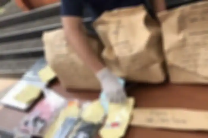 Polisi menghadirkan sejumlah barang bukti terkait kasus kematian Editor Metro TV Yodi Prabowo dalam konferensi pers di Mapolda Metro Jaya, Jakarta, Sabtu (25/7) pagi 