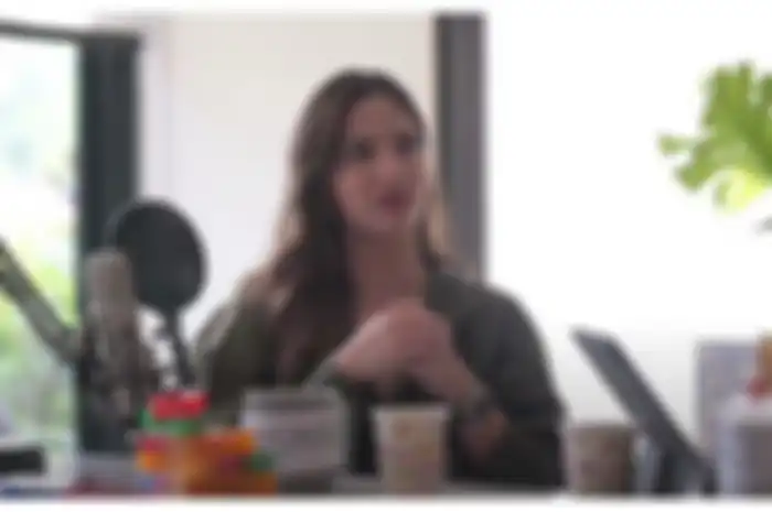 Nia Ramadhani dalam tayangan YouTube Vidi Aldiano, Minggu (26/7/2020). 
