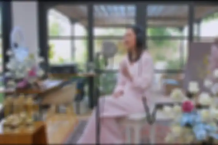 Gaya Bunga Citra Lestari saat bernyanyi