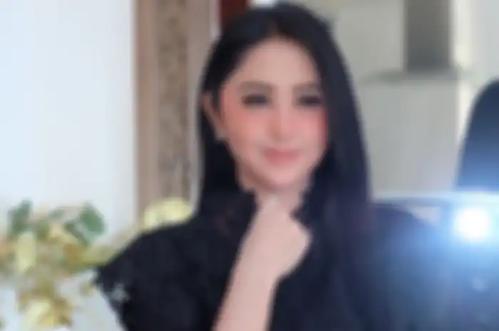 Dewi Perssik 