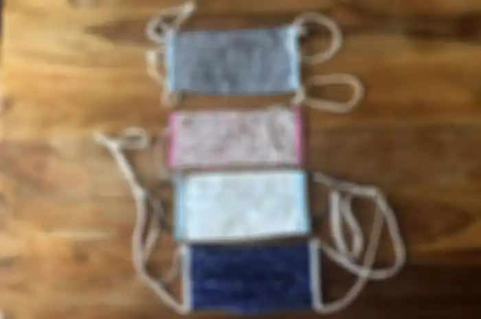 Masker katun buatan Imy Ferica dan ibu mertuanya.