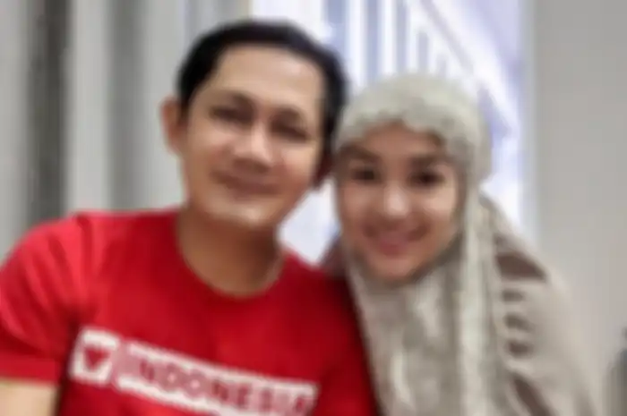 Fitri Carlina dan Hendra Sumendap