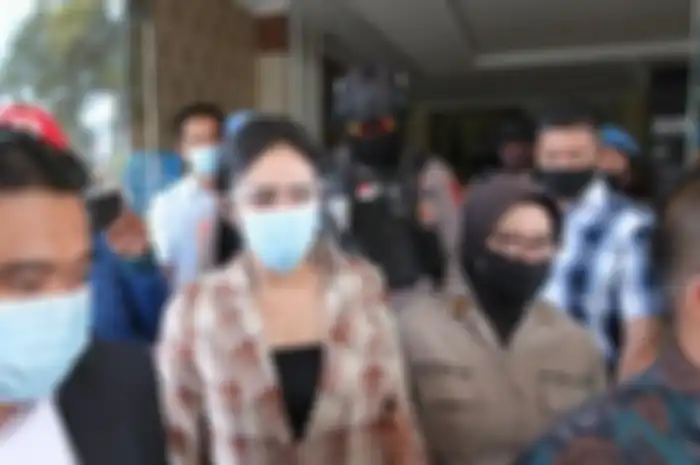 Nasi Sudah Jadi Bubur Dicokok Polisi Dugaan Prostitusi Online Artis, VS Nangis Minta Maaf hingga Sempat Bela Diri: Saya Masih Utuh Berpakaian, Kondomnya Bukan Punya Saya!