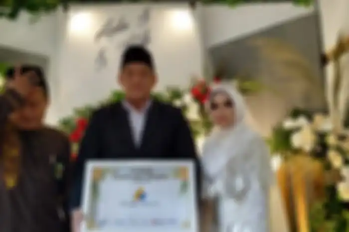 Pernikahan blogger Candra Bi dengan tambatan hatinya, Mufida, menggunakan mahar unik berupa adsense dan hosting