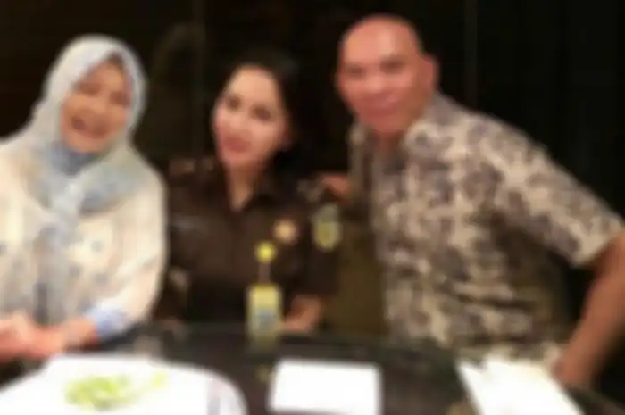 Jaksa Pinangki Sirna Malasari berfoto bersama Anita Kolopaking dan Djoko Tjandra 