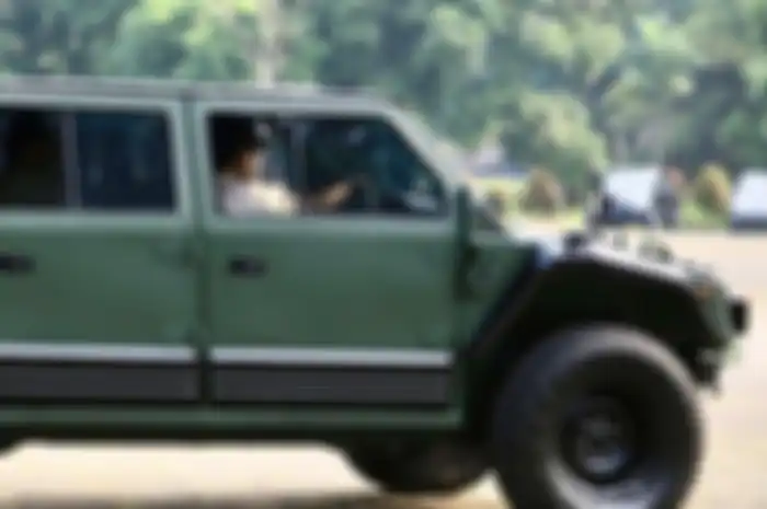 Menteri Pertahanan Prabowo Subianto saat menjajal rantis Maung buatan PT Pindad, Minggu (12/7/2020)