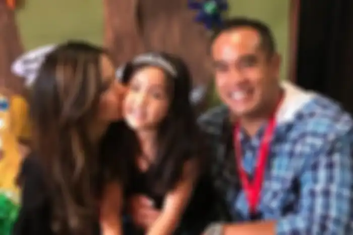 Nia Ramadhani, Mikhayla Zalindra Bakrie,  dan Ardi Bakrie