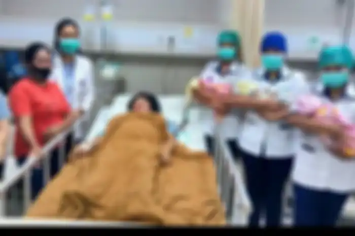Efi Bani, wanita asal Camplong, Kabupaten Kupang, Nusa Tenggara Timur (NTT) melahirkan tiga bayi kembar dengan selamat.