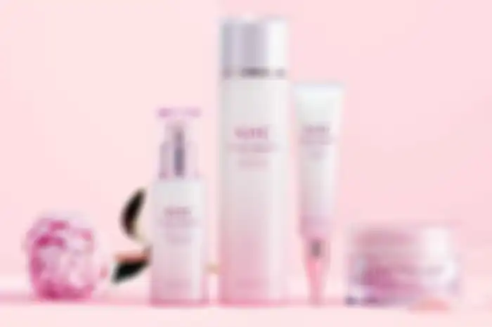 Rangkaian skincare AHC Peony Bright 