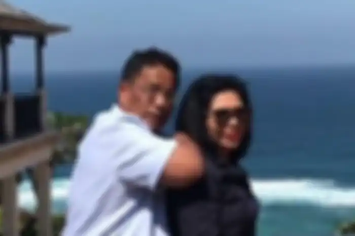 Meski tahu sang suami kerap goda wanita cantik hingga akui hubungan gelapnya bersama Meriam Bellina, ternyata ini yang bikin istri Hotman Paris tak marah