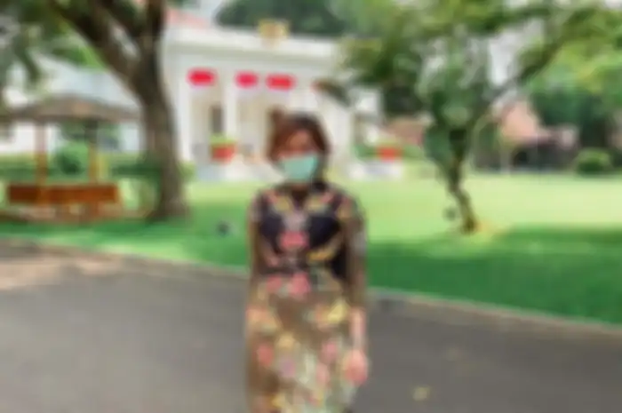 Gaya elegan modis Maia Estianty