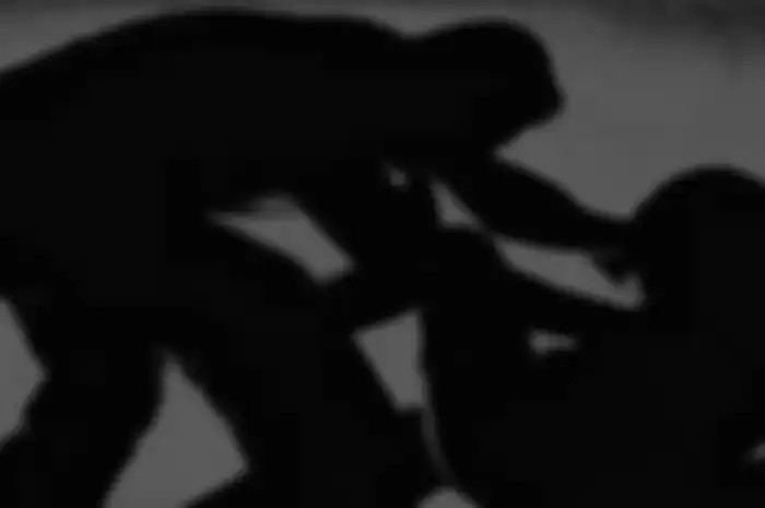 Ilustrasi pencabulan. Seorang bapak tega cabuli anak tirinya, kalau menolak ancam motornya akan dirusak biar enggak bisa sekolah