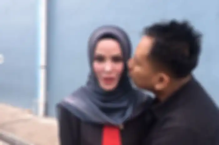 Angel Lelga dan Vicky Prasetyo saat ditemui Grid.ID di Gedung Trans TV, kawasan Tendean, Mampang, Jakarta Selatan, Kamis (5/4/2018). 