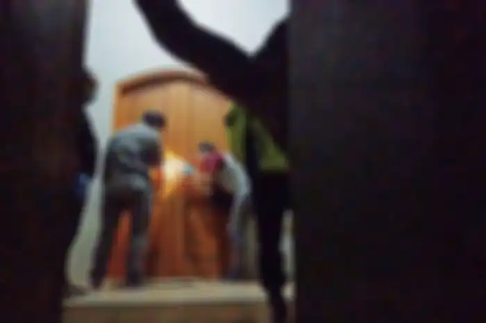 Satu keluarga ditemukan tewas bersimbah darah di rumahnya di Sukoharjo, Jawa Tengah.