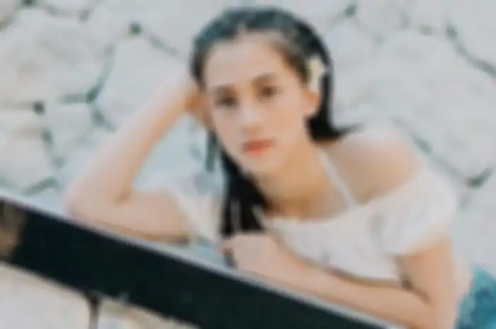 Aktris Adhisty Zara