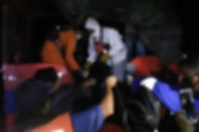 Jenazah sepasang kekasih ditemukan saling rangkul, setelah sebelumnya terlihat nekat melompat ke sungai Musi