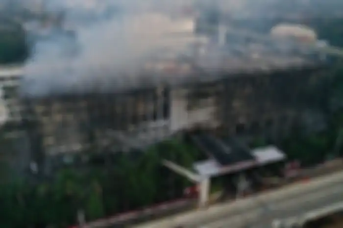 Gedung utama Kejagung yang terbakar