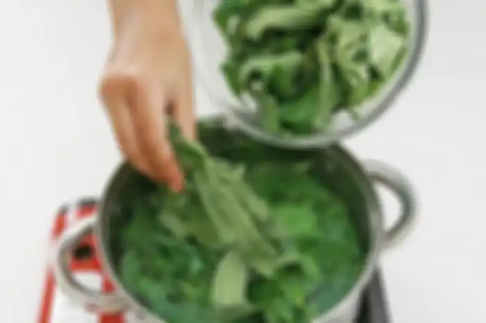 Cara memasak daun singkong ala rumah makan padang