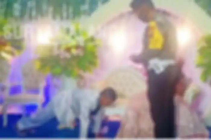 Alamat Malunya Bakal Teringat Seumur Hidup, Pengantin Pria Ini Viral Usai Dihukum Push Up di Pelaminan, Tamu Undangan Auto Tawa Terbahak-bahak