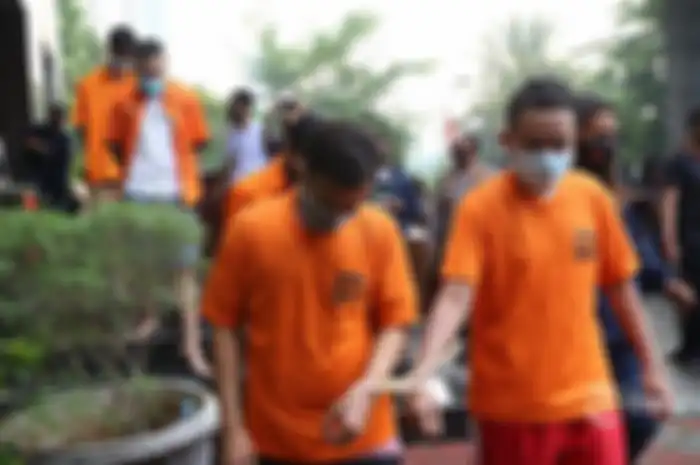 Sejumlah tersangka kasus pesta sex hubungan sesama jenis dihadirkan saat konferensi pers di Polda Metro Jaya, Jakarta Selatan, Rabu (2/9/2020). Polda Metro Jaya berhasil mengamankan 9 orang tersangka sebagai penyelenggara dan 47 orang saksi sebagai peserta saat melakukan pesta sex sesama jenis di salah satu apartemen di kawasan Jakarta Selatan. 