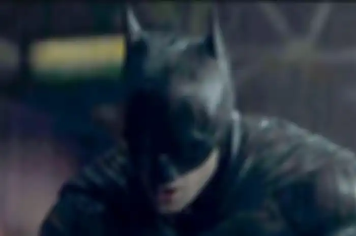Film The Batman kabarnya kembali melanjutkan syuting tanpa Robert Pattinson usai ia dinyatakan idap Covid-19. 