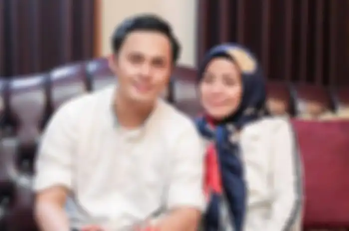 Muzdalifah bersama sang suami, Fadel Islami.