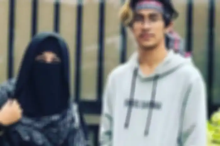 Umi Pipik dan putra sulungnya