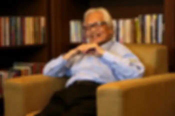 Tokoh pers nasional yang juga pendiri Kompas Gramedia Jakob Oetama tutup usia, Rabu (9/9/2020), di RS Mitra Keluarga, Kelapa Gading, Jakarta. Foto ini memperlihatkan Jakob Oetama di ruang kerjanya di Gedung Kompas Gramedia, Jakarta, 7 Oktober 2016. 