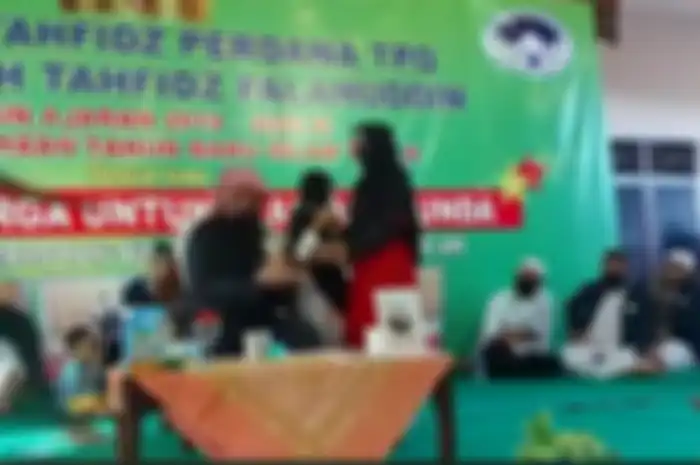 Syekh Ali Jaber ditusuk oleh orang tak dikenal