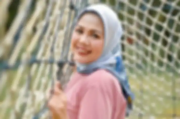 Elly Sugigi 