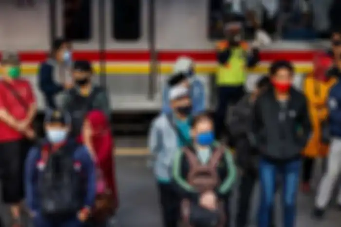 Penumpang KRL di Stasiun Tanah Abang (3/8/2020) Adanya larangan penggunaan masker scuba untuk penumpang KRL