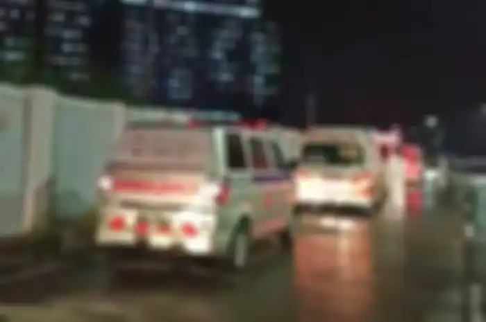 Tangkapan layar video berdurasi 29 detik yang menunjukkan antrean ambulans untuk masuk ke rumah sakit darurat Wisma Atlet. 