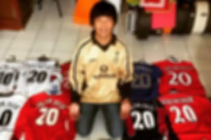 Rian d'Masiv dengan koleksi jersey-nya