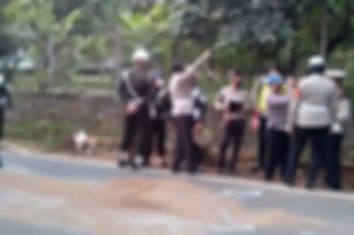 Anggota Polisi Militer ikut lakukan olah TKP di Jalan Sapi Perah, Pondok Ranggon, Jakarta Timur, Kamis (17/9/2020)