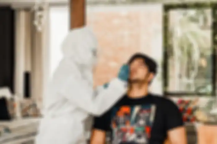 Ammar Zoni saat melakukan swab test virus corona