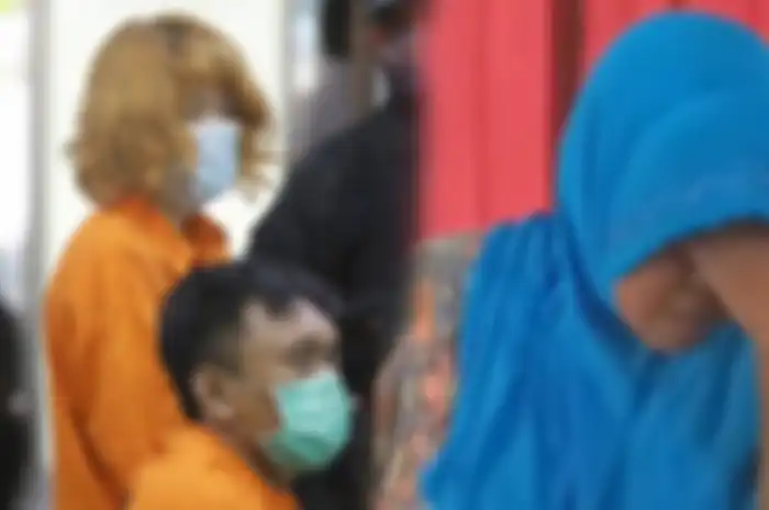 Ibunda Laeli merasa sakit hati dengan kelakuan putrinya.